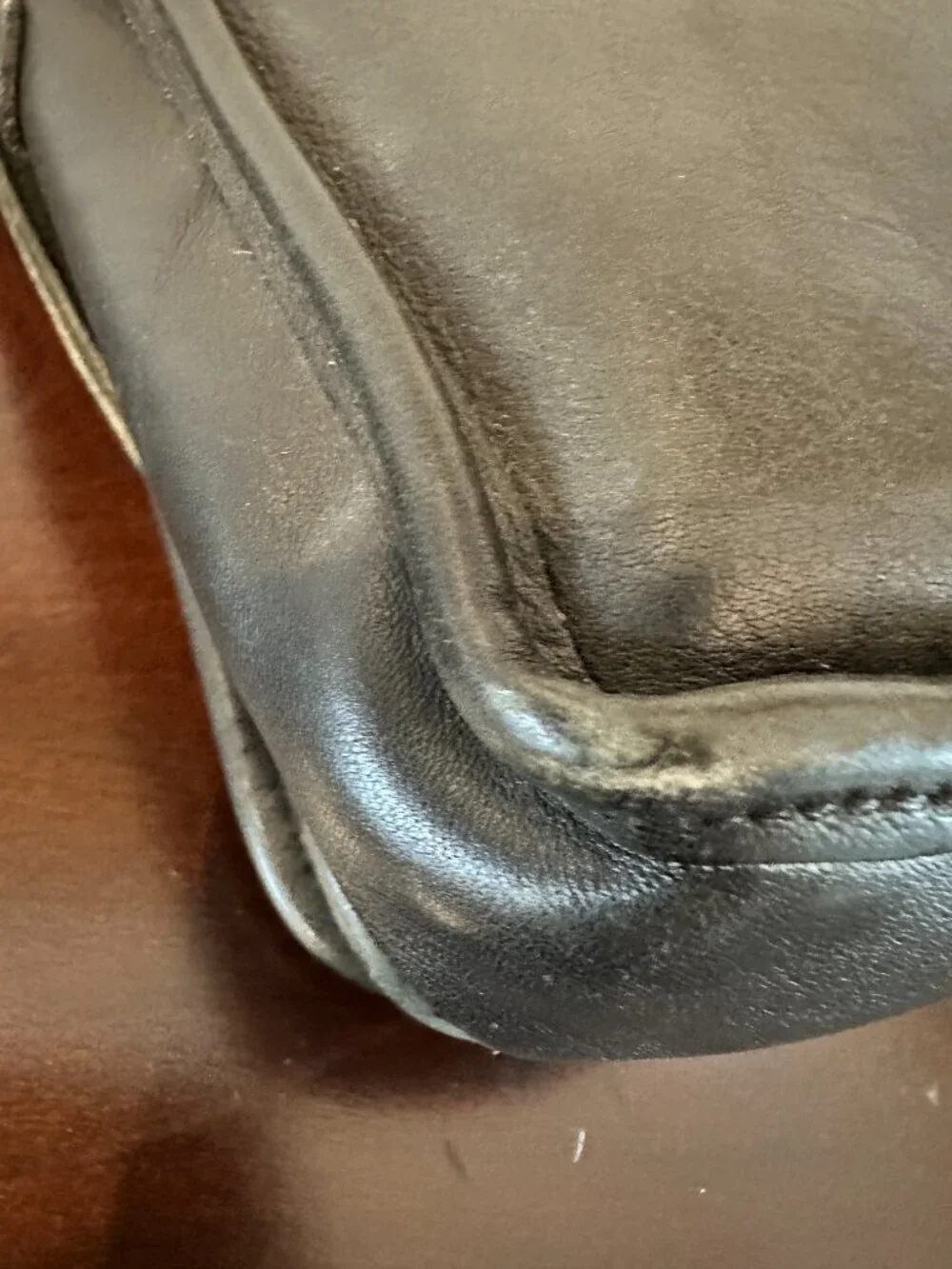 Vintage COACH 9620 Compact Pouch Black Glovetanned Leather Crossbody USA Made